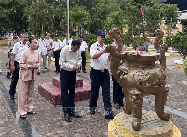 Tưởng niệm, tri ân 64 liệt sĩ hy sinh tại đảo Gạc Ma- Ảnh 1.