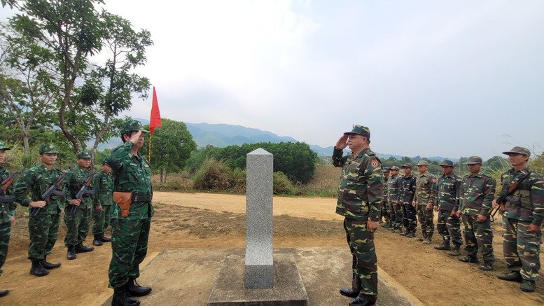 Tuần tra song phương tuyến biên giới Việt Nam-Lào- Ảnh 1.