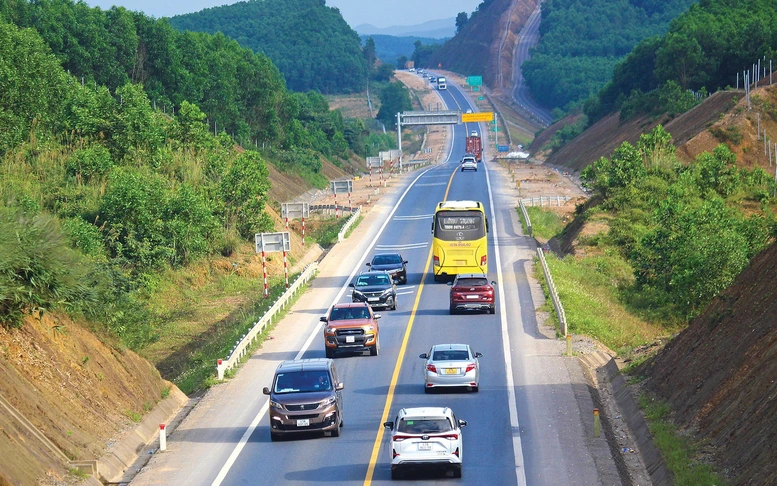 Đầu tư sớm nhất đối với các tuyến đường bộ cao tốc quy mô 2 làn xe