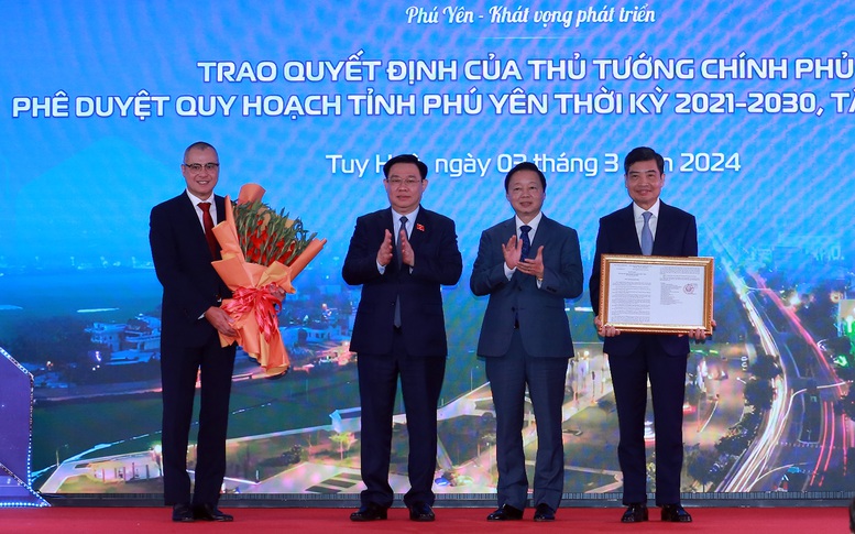 Khởi đầu mới để Phú Yên vươn lên thành trung tâm kinh tế biển xanh- Ảnh 1.