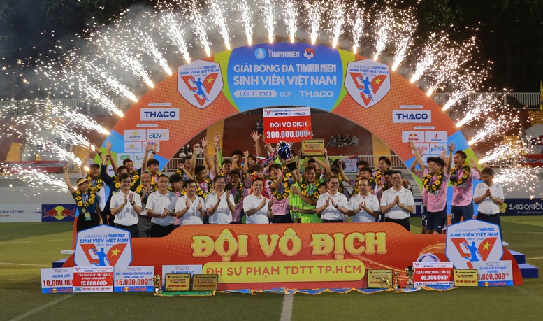 Phó Thủ tướng Trần Hồng Hà trao cúp vô địch Giải Bóng đá Thanh Niên Sinh viên Việt Nam lần II- Ảnh 1.