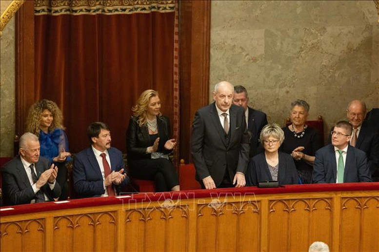 Điện mừng Tổng thống Hungary- Ảnh 1. Điện mừng Tổng thống Hungary- Ảnh 1.