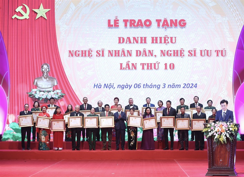 Chủ tịch nước Võ Văn Thưởng: Các nghệ sĩ nhân dân, nghệ sĩ ưu tú  thực sự là ‘vốn quý của đất nước’- Ảnh 2.