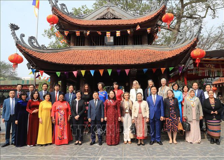 Phó Chủ tịch nước gặp mặt các nữ Đại sứ, Trưởng đại diện tổ chức quốc tế- Ảnh 1.