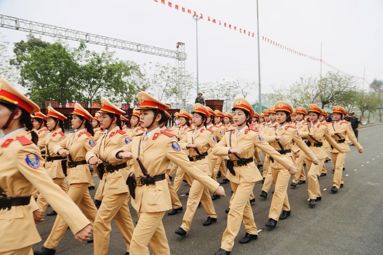 70 năm Chiến thắng Điện Biên Phủ: Động viên tinh thần nữ sinh tập luyện diễu binh, diễu hành trong lễ kỷ niệm- Ảnh 2.