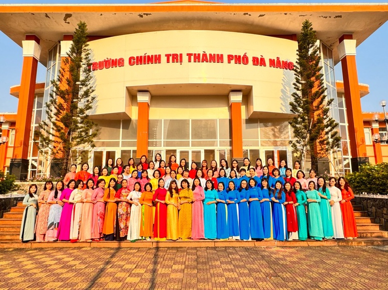 Lan tỏa nét đẹp áo dài Việt Nam- Ảnh 2.