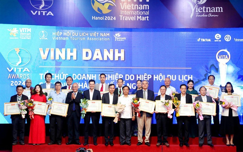 Vinh danh các doanh nghiệp và cá nhân tiêu biểu trong ngành du lịch