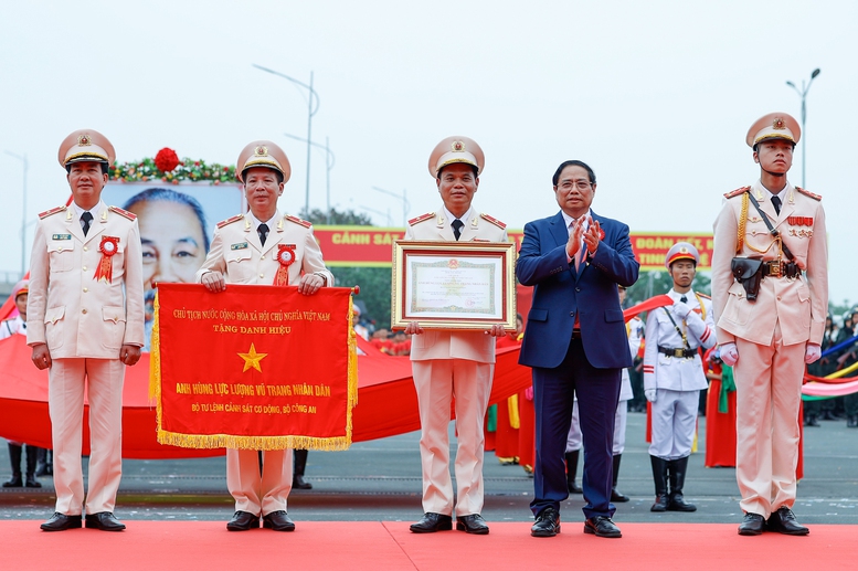 Thủ tướng: Xây dựng lực lượng Cảnh sát cơ động trong sạch, vững mạnh, chính quy, tinh nhuệ, tiến thẳng lên hiện đại- Ảnh 5.