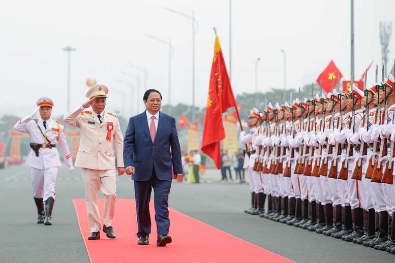 Thủ tướng: Xây dựng lực lượng Cảnh sát cơ động trong sạch, vững mạnh, chính quy, tinh nhuệ, tiến thẳng lên hiện đại- Ảnh 1.