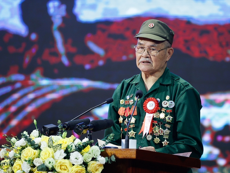 Thủ tướng: Không bao giờ quên những người làm nên 'cột mốc vàng' lịch sử Điện Biên Phủ- Ảnh 5.