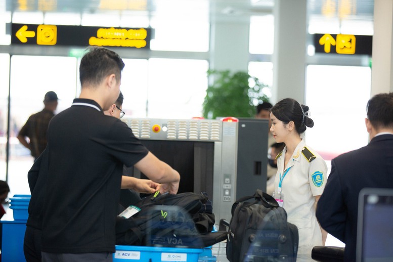 Sân bay Điện Biên đón gần 70.000 khách sau 4 tháng hoạt động trở lại- Ảnh 1.