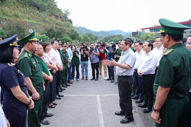 Thủ tướng thăm cửa khẩu Hữu Nghị và khảo sát một số dự án tại Lạng Sơn- Ảnh 2.