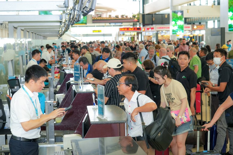 Bay quốc tế phục hồi tốt, sân bay Nội Bài dự kiến đón 440.000 khách dịp 30/4-1/5- Ảnh 3.