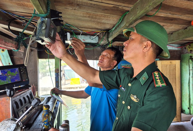 Lực lượng Biên phòng đồng hành cùng ngư dân chống khai thác IUU- Ảnh 2.