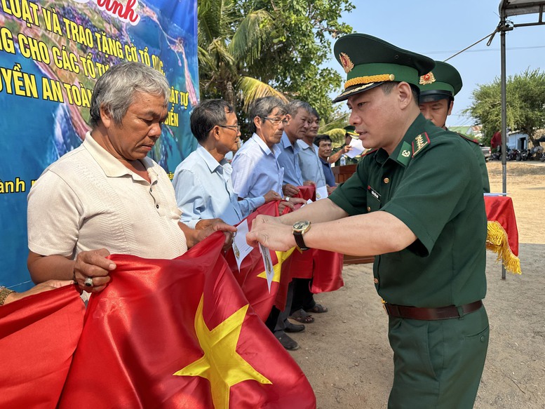 Biên phòng Quảng Ngãi: Xử lý nghiêm các vi phạm về chống khai thác IUU- Ảnh 1.