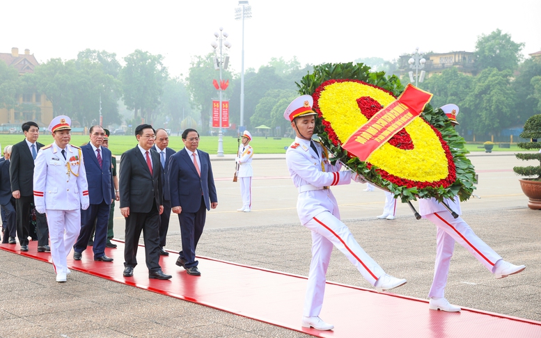 Lãnh đạo Đảng, Nhà nước vào Lăng viếng Chủ tịch Hồ Chí Minh nhân 49 năm thống nhất đất nước