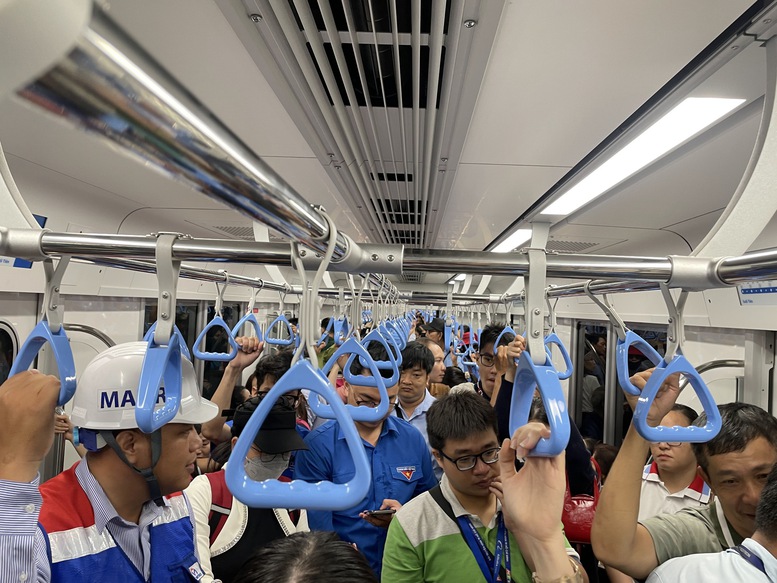 Những vị khách đặc biệt trên tuyến Metro số 1- Ảnh 6.