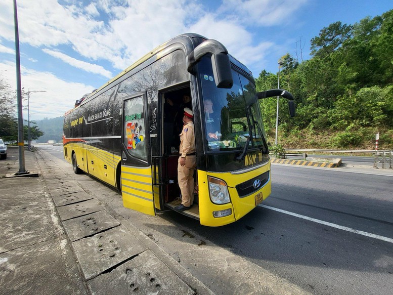 Đà Nẵng, Quảng Nam: Đảm bảo an toàn giao thông, trật tự dịp lễ 30/4 và 1/5- Ảnh 1.