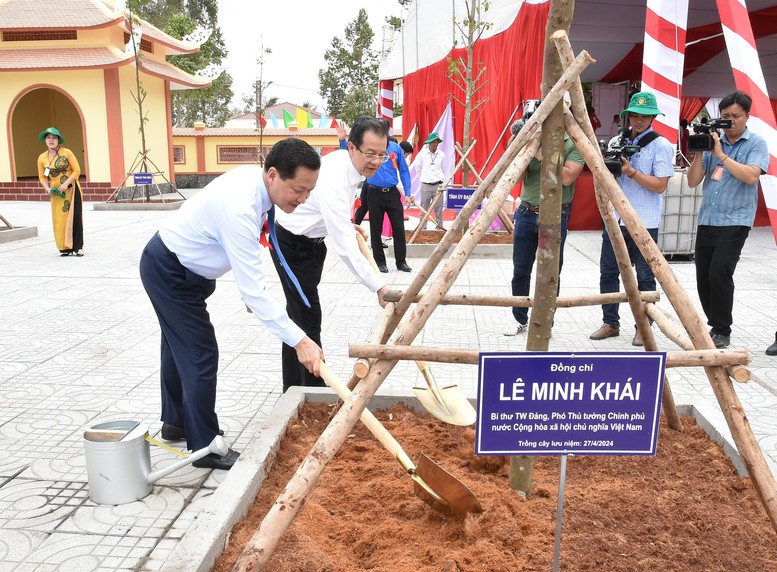 Khánh thành Đền thờ Anh hùng liệt sĩ hy sinh trên tuyến Đường 1C huyền thoại- Ảnh 4.