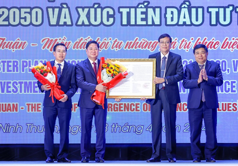 Thủ tướng chỉ ra những giải pháp để Ninh Thuận hóa giải khó khăn, vượt lên mạnh mẽ, phát triển nhanh và bền vững- Ảnh 11.