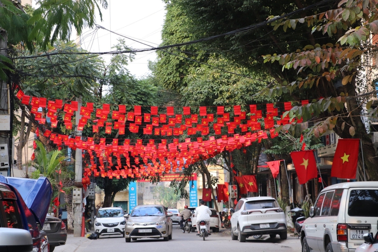 Rực rỡ cờ hoa chào mừng 49 năm Ngày Giải phóng miền Nam, thống nhất đất nước- Ảnh 23.