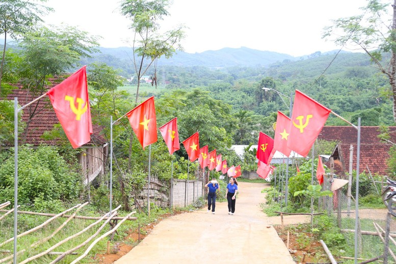 Rực rỡ cờ hoa chào mừng 49 năm Ngày Giải phóng miền Nam, thống nhất đất nước- Ảnh 22.