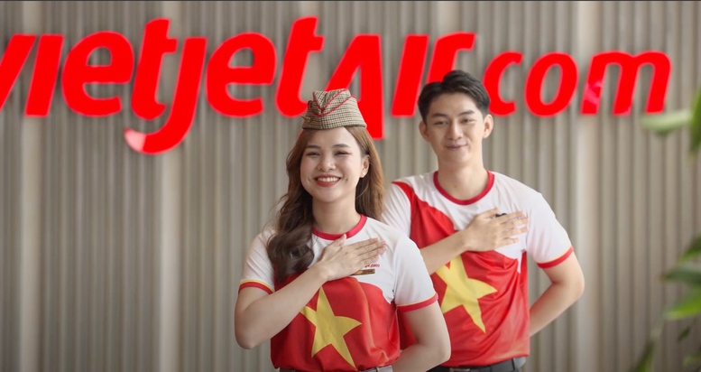 Những chuyến bay Vietjet rực rỡ cờ đỏ sao vàng 
- Ảnh 1.