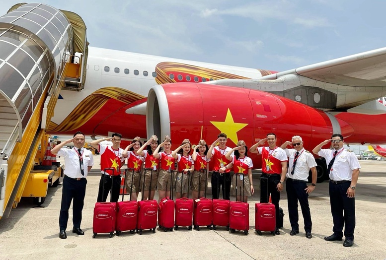 Những chuyến bay Vietjet rực rỡ cờ đỏ sao vàng 
- Ảnh 2.