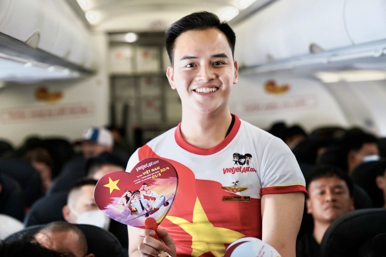 Những chuyến bay Vietjet rực rỡ cờ đỏ sao vàng 
- Ảnh 7.