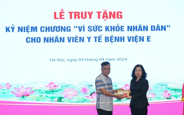 Tri ân nữ hộ sinh hiến đa tạng cứu người