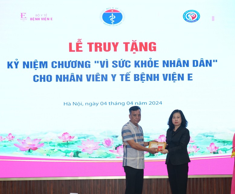 Tri ân nữ hộ sinh hiến đa tạng cứu người- Ảnh 1.