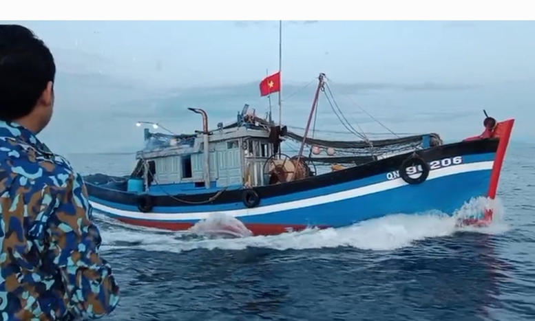 Quảng Nam tăng cường tuần tra trên biển, xử lý nghiêm tàu cá vi phạm IUU- Ảnh 1.