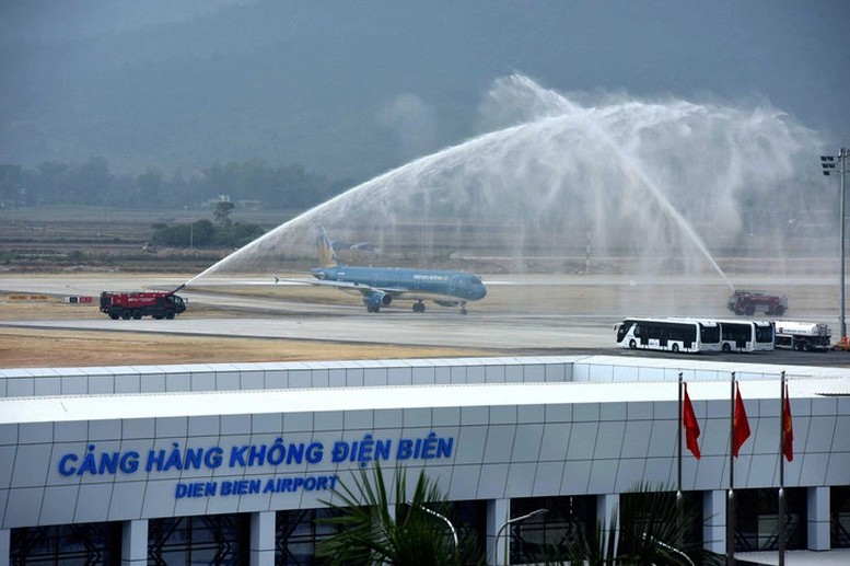 Hủy nhiều chuyến bay đến Điện Biên do tro bụi và khói mù- Ảnh 1.