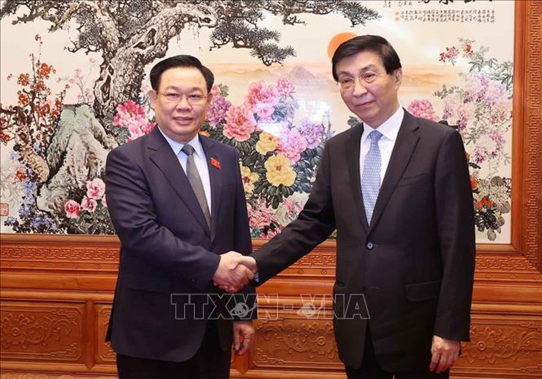 Chủ tịch Quốc hội Vương Đình Huệ hội kiến Chủ tịch Chính hiệp toàn quốc Trung Quốc Vương Hộ Ninh- Ảnh 1.