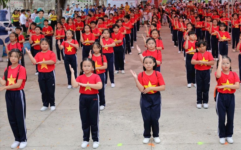 Ngày hội 'Thiếu nhi Việt Nam - Học tập tốt, rèn luyện chăm'