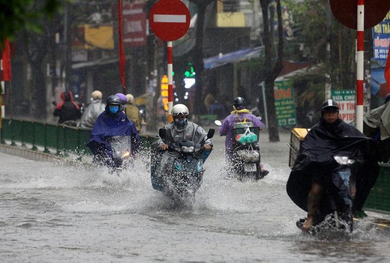 Thời tiết ngày 12/5: Bắc Bộ mưa vừa và dông, Nam Bộ nắng nóng gay gắt- Ảnh 1.
