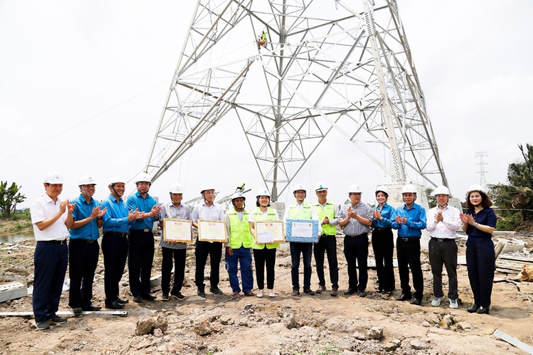 Phát động chiến dịch thi đua nước rút “45 ngày đêm hoàn thành các dự án đường dây 500 kV mạch 3 từ Quảng Trạch đến Phố Nối”- Ảnh 1.