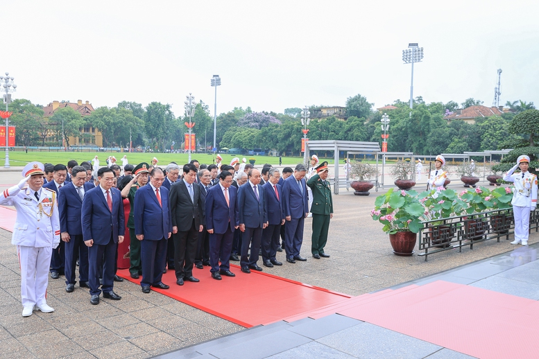 Lãnh đạo Đảng, Nhà nước viếng Chủ tịch Hồ Chí Minh và các Anh hùng liệt sĩ- Ảnh 3.