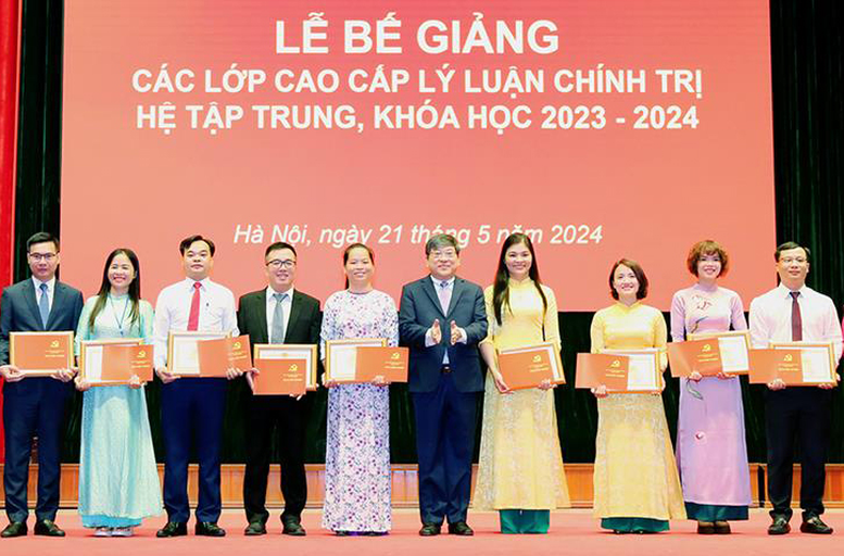 Khắc phục được chồng lấn nghiên cứu thực tế của học viên cao cấp lý luận chính trị- Ảnh 1.