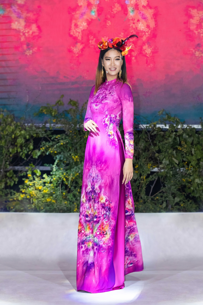 Ấn tượng áo dài Đỗ Trịnh Hoài Nam trên sàn diễn thời trang Hoa Kỳ- Ảnh 11.