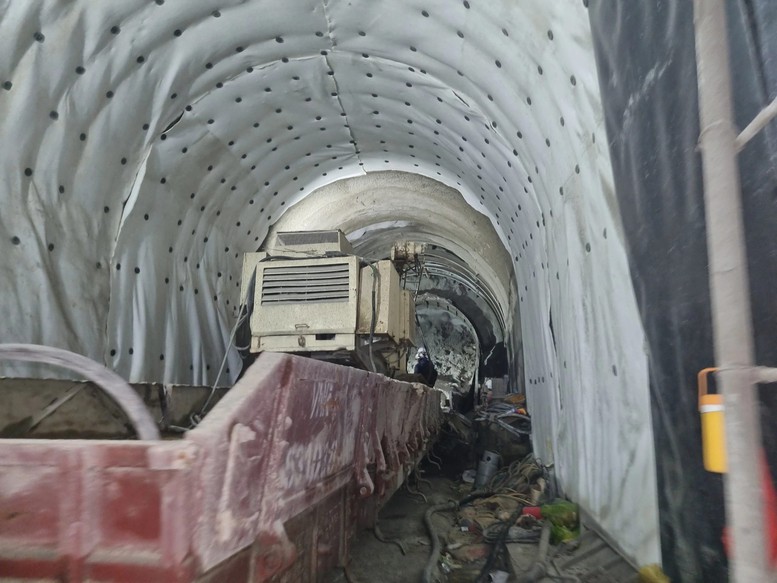 Dự kiến thông hầm đường sắt Chí Thạnh trong 3 ngày tới- Ảnh 1.