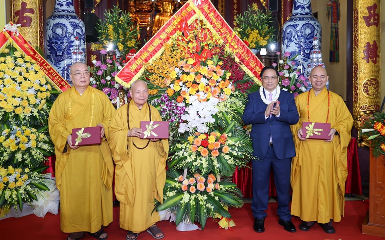 Thủ tướng dự Đại lễ Phật đản với chức sắc, tăng ni, Phật tử tại chùa Quán Sứ, Hà Nội