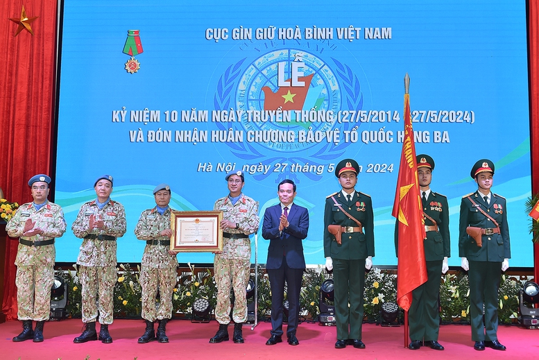 Cục Gìn giữ hoà bình đón nhận Huân chương Bảo vệ Tổ quốc hạng Ba- Ảnh 2.