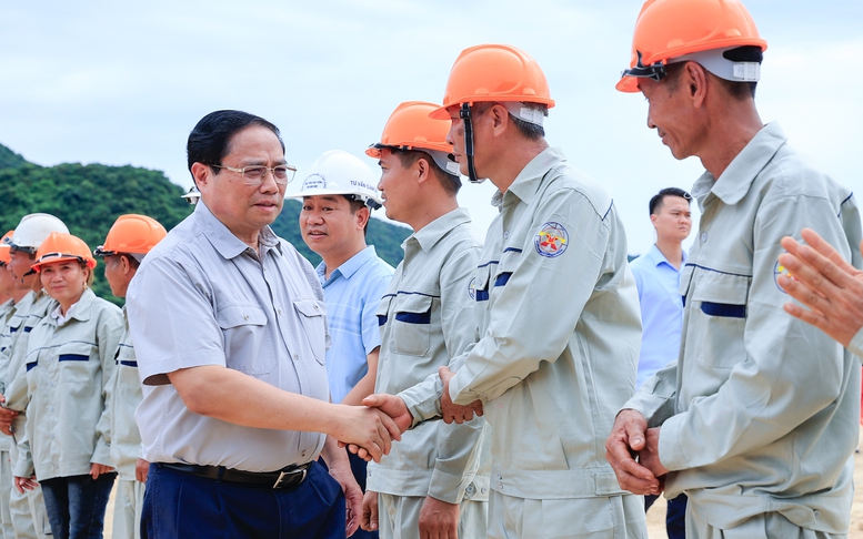 Thủ tướng Phạm Minh Chính khảo sát một số cơ sở, công trình trọng điểm tại Ninh Bình