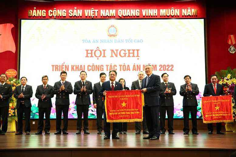 Tòa án nhân dân chú trọng khen thưởng tập thể nhỏ, cá nhân trực tiếp lao động, công tác- Ảnh 1.