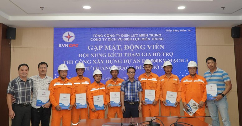 EVNCPC huy động 200 kỹ sư, công nhân hỗ trợ dự án đường dây 500kV mạch 3 Quảng Trạch-Phố Nối- Ảnh 2.