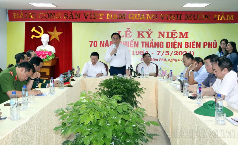 Tổng duyệt Lễ kỷ niệm 70 năm Chiến thắng Điện Biên Phủ: Nhân dân, du khách cổ vũ nồng nhiệt các khối diễu binh, diễu hành- Ảnh 4.