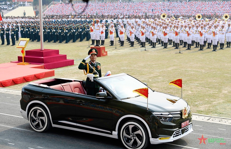 Tổng duyệt Lễ kỷ niệm 70 năm Chiến thắng Điện Biên Phủ: Nhân dân, du khách cổ vũ nồng nhiệt các khối diễu binh, diễu hành- Ảnh 14.