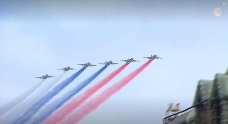 VIDEO: Khoảnh khắc ấn tượng Nga duyệt binh kỷ niệm Ngày Chiến thắng phát xít- Ảnh 17.