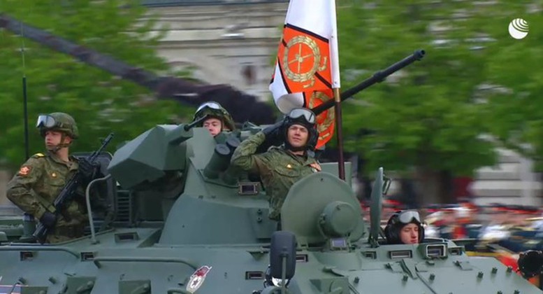 VIDEO: Khoảnh khắc ấn tượng Nga duyệt binh kỷ niệm Ngày Chiến thắng phát xít- Ảnh 8.